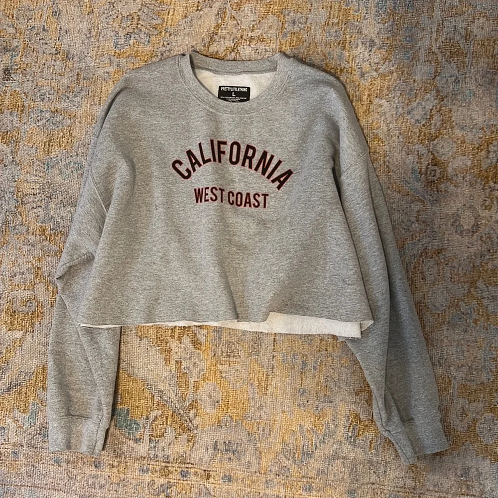 PrettyLittleThing California West Coast Cropped Sweatshirt L - Picture 1 of 4
